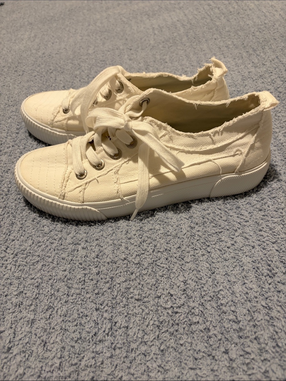 Low-Top Frayed Canvas Lace-Up Sneakers in Off-White
